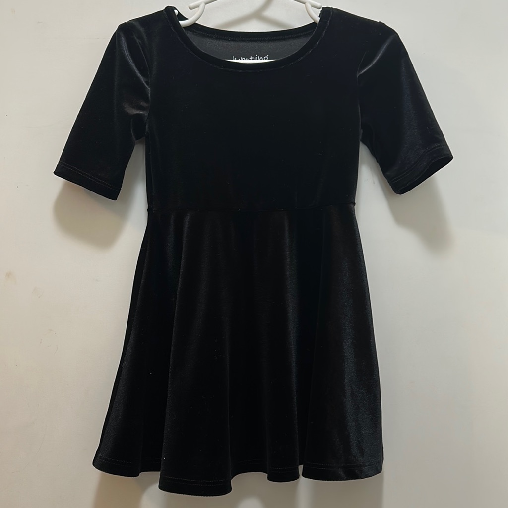 Black Velvety Dress Size 2t Perfect Condition Black Velvety Dress Size 2t Perfect Condition